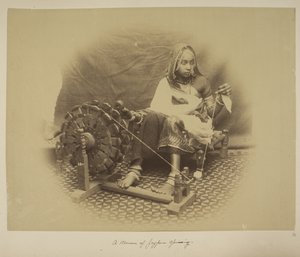ジェイポア紡績の女性、1890年頃（白黒写真） 作： English Photographer