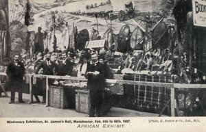 1907年2月6日から16日までマンチェスターのセント・ジェームス・ホールで開催された「アフリカ展」の宣材写真（モノクロ写真 作： English Photographer