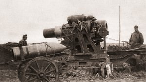 オーストリアの巨大な包囲榴弾砲とその殻。第一次世界大戦中に使用されました。 作： English Photographer