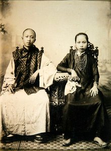 ベトナム中部のアナマイトの少年少女、1875年頃（アルバメン・プリント） 作： English Photographer