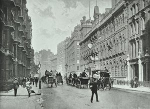 陸軍と海軍の店、ビクトリアストリート、ウェストミンスターLB：フランシスストリート、1895年に東を見る 作： English Photographer