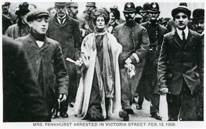 1908年2月13日、ビクトリアストリートでのEmmeline Pankhurst夫人の逮捕