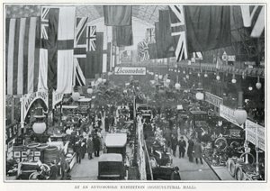 自動車展示会（農業会館）にて（モノクロ写真 作： English Photographer
