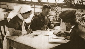 オーストラリア人と徴兵：ロンドンの病院でオーストラリア人の投票がどのように行われるか、1916年10月25日、イラストレイテッドウォーニュースのイラスト（セピア写真） 作： English Photographer