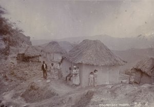 丘の中腹にあるバルバドスの村、1880年 作： English Photographer