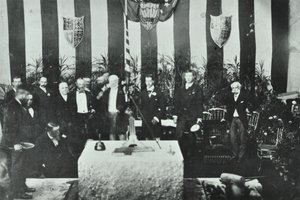 バタシーブリッジ：1887年、ウェールズのアルバートビクター王子による記念石の設置 作： English Photographer