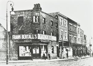 ベンタルズ、クラレンスストリート、キングストン：全体図、1890 作： English Photographer