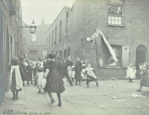 ビショップスコート：概観、ロンドン、1899 作： English Photographer