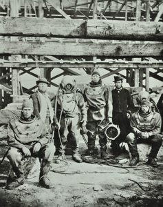 ブラックフライアーズブリッジ：建設作業員が機器でポーズを取る、1869年 作： English Photographer