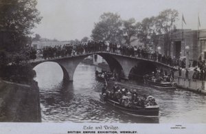 大英帝国展、ウェンブリー：湖と橋（モノクロ写真
