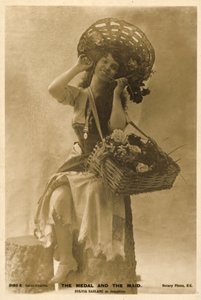 メダルとメイド』のジョセフィーヌ役、英国女優シルヴィア・サブラン（モノクロ写真） 作： English Photographer