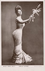 元祖ギブソンガールのカミーユ・クリフォード（モノクロ写真 作： English Photographer