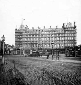チャリングクロスステーションホテル、1890年頃（写真） 作： English Photographer