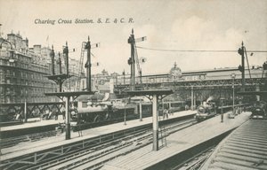 チャリングクロス駅、ロンドン 作： English Photographer
