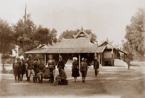 チーフスハウス、マンダレー、1886年頃 作： English Photographer