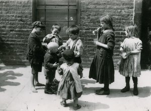 子供の貧困、ロンドン 作： English Photographer