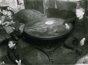子供の貧困、ロンドン 作： English Photographer