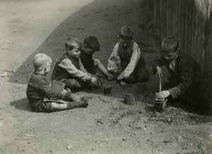 子供の貧困、ロンドン 作： English Photographer