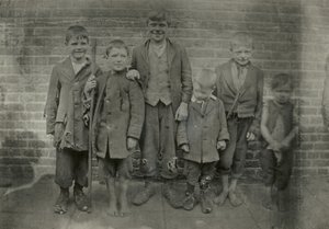子供の貧困、ロンドン 作： English Photographer