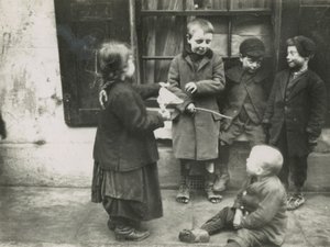 子供の貧困、ロンドン 作： English Photographer