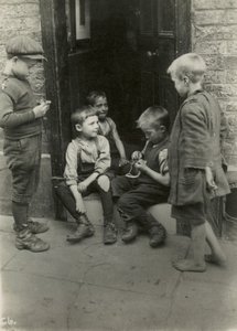子供の貧困、ロンドン 作： English Photographer