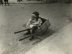 子供の貧困、ロンドン 作： English Photographer