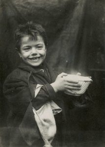 子供の貧困、ロンドン 作： English Photographer