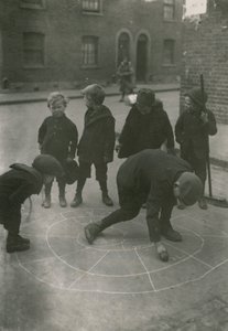 子供の貧困、ロンドン 作： English Photographer