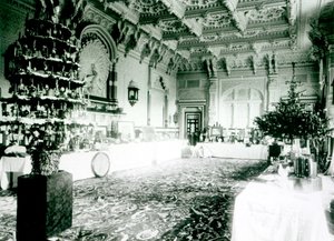 オズボーンハウスのダルバールルームのクリスマステーブル、1900年 作： English Photographer