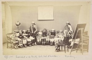 モフシルまたは田舎の女子校、ボンベイでの愛人との授業。 1873年（白黒写真） 作： English Photographer