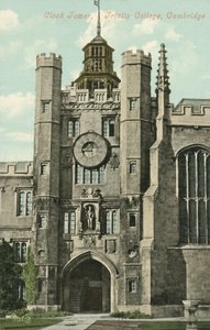 ケンブリッジ、トリニティ・カレッジの時計塔（カラー写真） 作： English Photographer