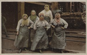 Colliery Lasses (カラー写真) 作： English Photographer