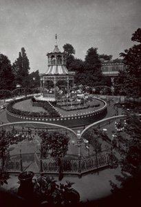 クレモーンガーデンズ、ロンドン 作： English Photographer