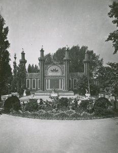 クレモーンガーデンズ、ロンドン：花火寺院 作： English Photographer