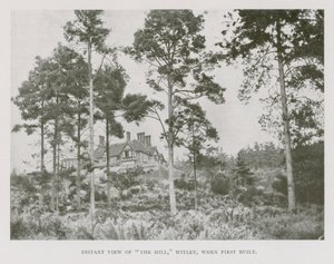 建設当時のサリー州ウィトリーのザ・ヒルの遠景（モノクロ写真 作： English Photographer