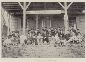 ランディス博士とコリア・チェムルポの彼の学校 作： English Photographer