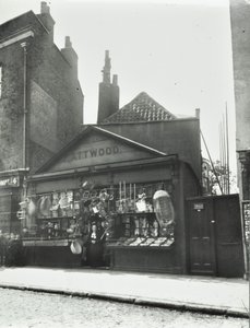 イブリンストリート：1899年、ロンドン、デプトフォードハイストリート 作： English Photographer