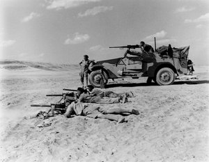 フィッターの地元の保護、メジャーWHJセール、1943年に編集されたアルバムから 作： English Photographer