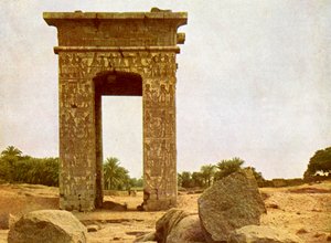 カルナックのプトレマイオス2世のゲートウェイ。 作： English Photographer