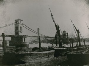 ハンガーフォード橋の全体図 作： English Photographer