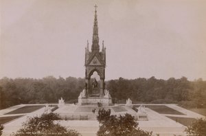 アルバート記念碑の全景 作： English Photographer