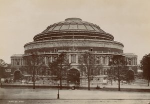 ロイヤルアルバートホールの全景 作： English Photographer
