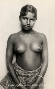 スリランカのロディヤ カーストの少女 (白黒写真) 作： English Photographer