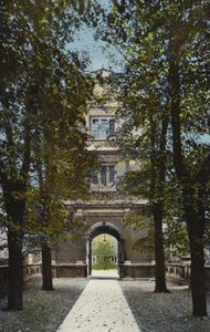 ゴンビルアンドカイウスカレッジ、美徳の門 作： English Photographer