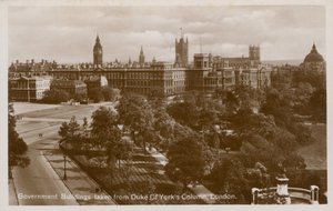 ロンドンのヨーク公の柱から取られた政府の建物 作： English Photographer