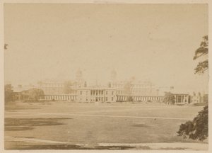 敷地内からのグリニッジ病院 作： English Photographer