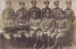 イギリス人兵士のグループ、第一次世界大戦、フランス1917年（モノクロ写真 作： English Photographer