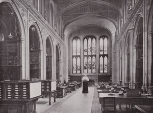 チョーサーの胸像を備えたギルドホール図書館 作： English Photographer