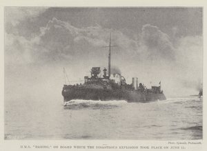 6月11日に悲惨な爆発が起こった船上でのHMS Daring 作： English Photographer