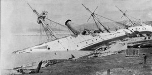HMスループフェニックス、香港の台風で上陸、グラフィックからのイラスト、1906年10月27日 作： English Photographer